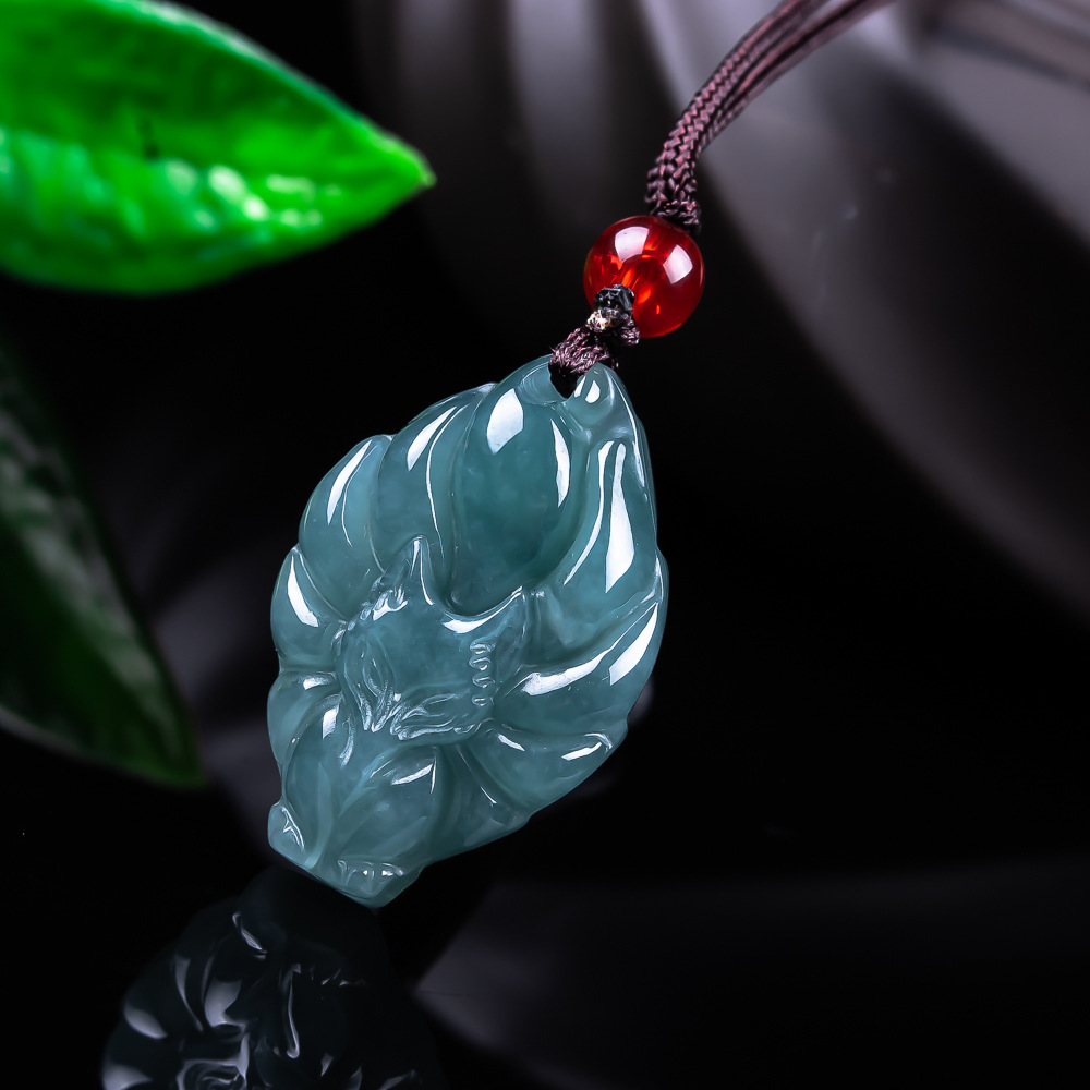 Vintage Fashion Designers - Collier pendentif renard en jadéite birmane