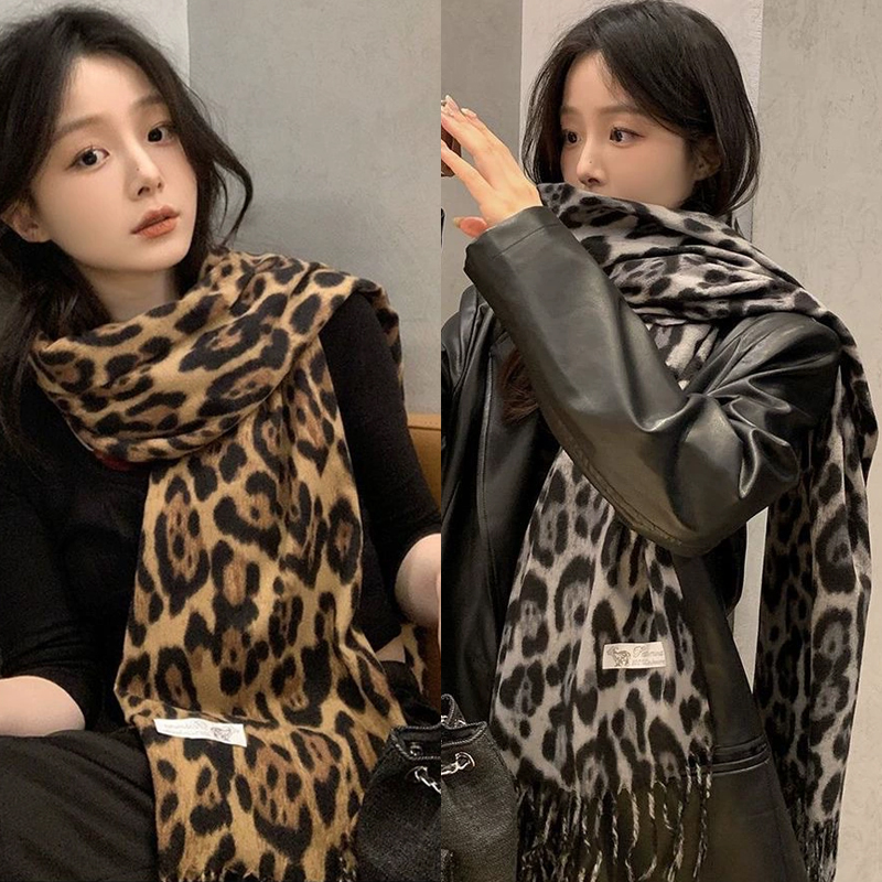 Vintage Fashion Ai - Écharpe rétro en soie à motif