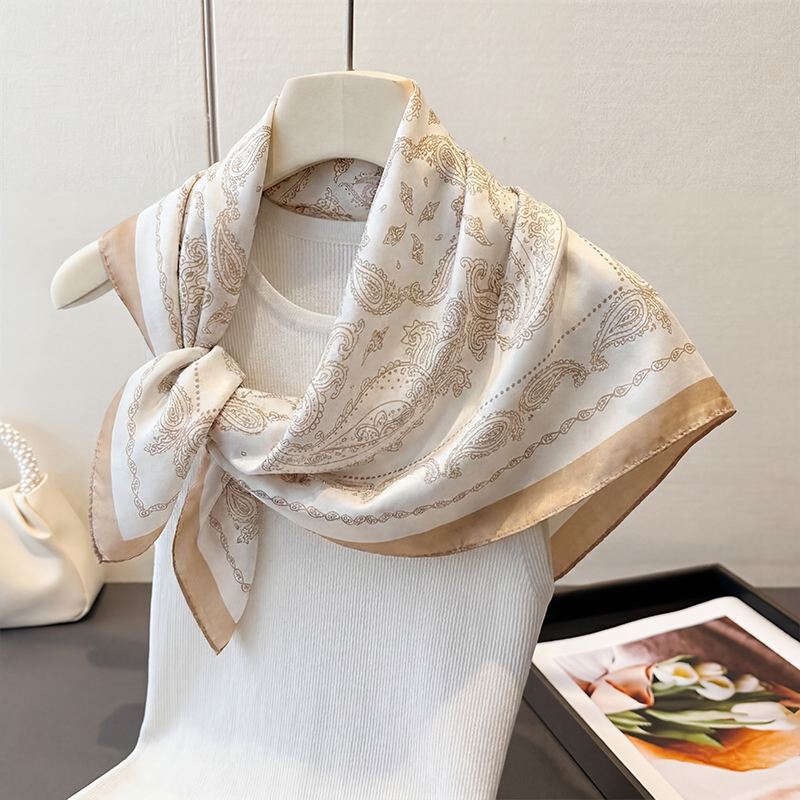 Foulard carré vintage beige à  - Vintage Fashion Ai avis et prix